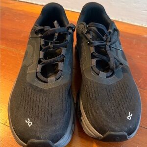 On Running women’s size 10 CLOUDMONSTER brand new